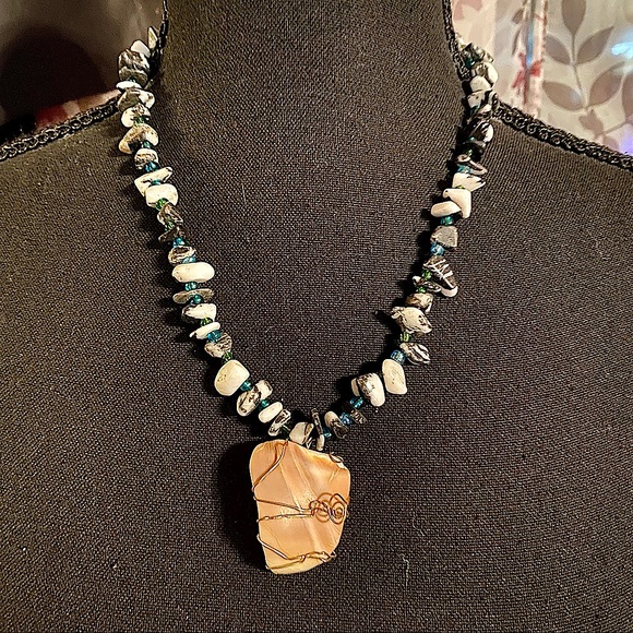 Jewelry - 🐚 Hand Made Rock Necklace & Bracelet Set, Shell Wrapped